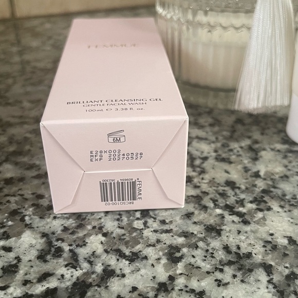 FEMMUE Brilliant Cleansing Gel full size - Picture 6 of 7